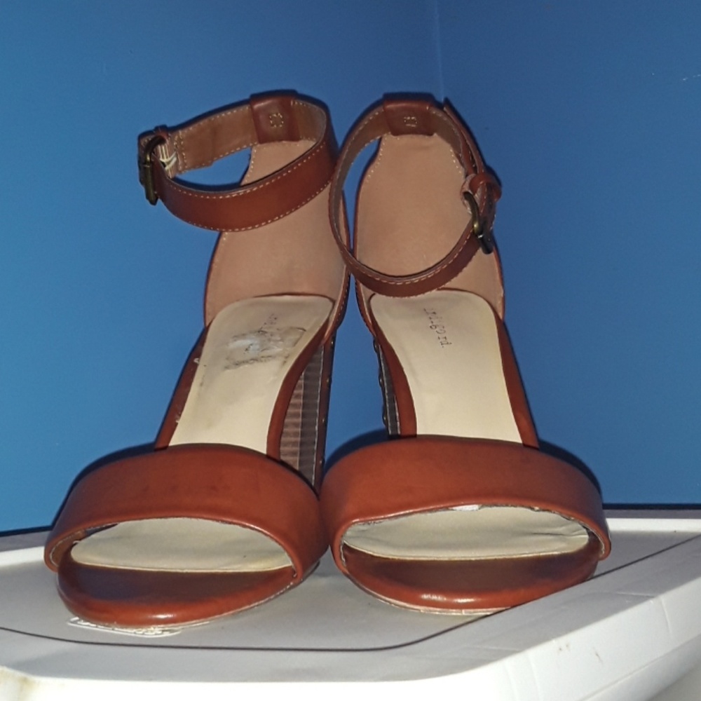Shoes - Picture 4 of 4
